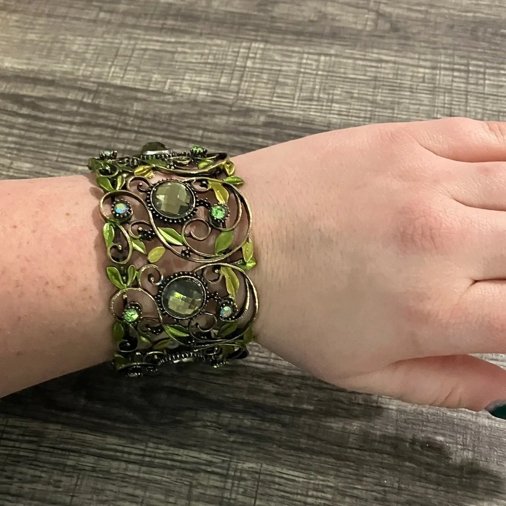 Elegant Green and Gold Bracelet